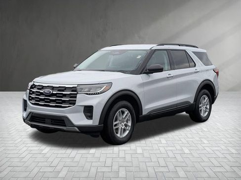 New 2026 Ford Explorer Active image 2