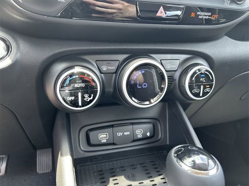 New 2025 Hyundai Venue Limited image 24