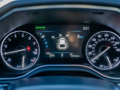 Used 2020 Toyota Avalon Touring image 19