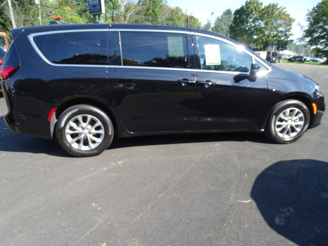 Certified 2025 Chrysler Pacifica Select w/ Uconnect Theater Family Group AWD/4WD image 24