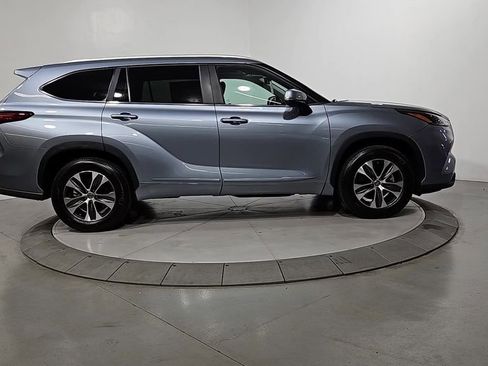 Used 2023 Toyota Highlander XLE FWD image 7