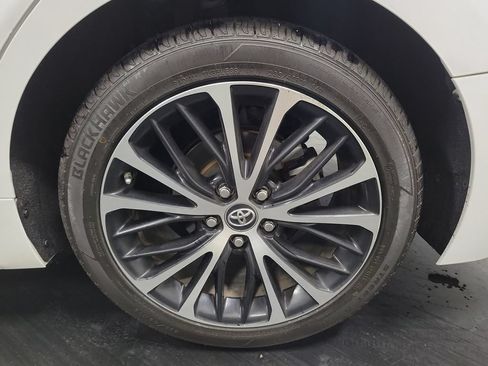 Used 2018 Toyota Camry SE w/ Moonroof Package FWD image 10
