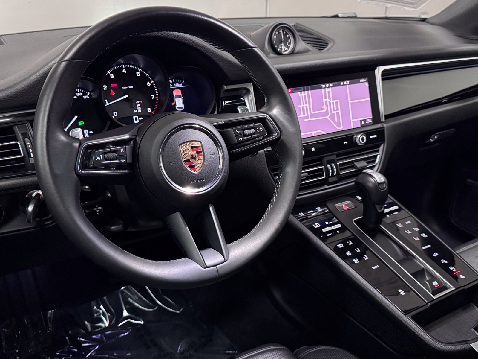 Used 2024 Porsche Macan AWD/4WD image 35