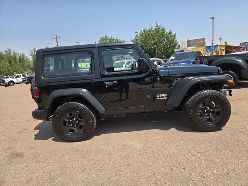Used 2018 Jeep Wrangler Sport AWD/4WD image 12