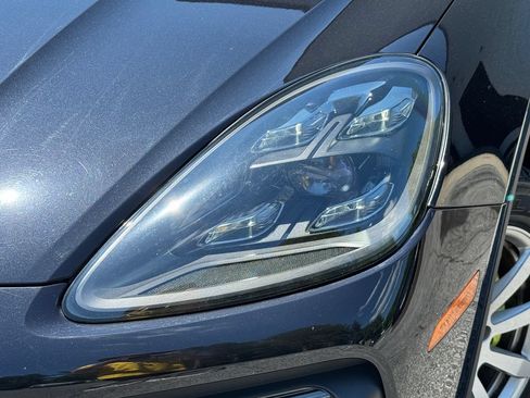 Used 2019 Porsche Cayenne E-Hybrid w/ Premium Plus Package AWD/4WD image 4