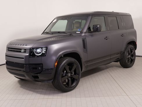 Used 2025 Land Rover Defender 110 V8 AWD/4WD image 1