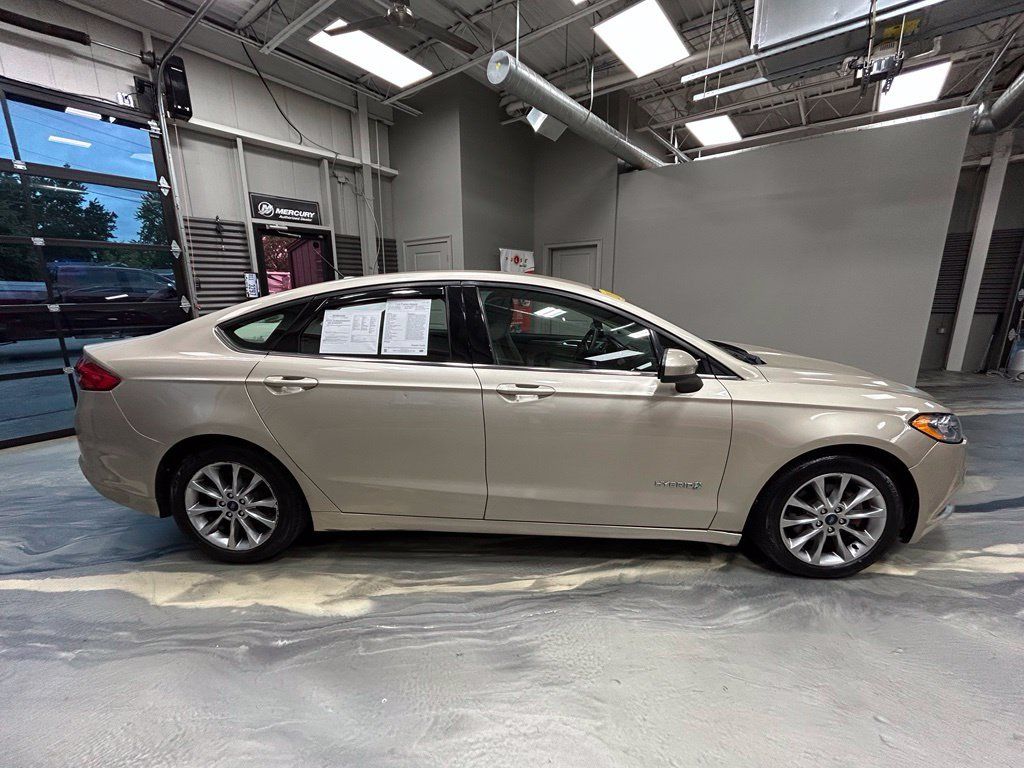 Used 2017 Ford Fusion SE FWD image 23