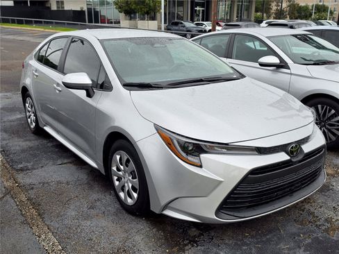 Used 2025 Toyota Corolla LE FWD image 3