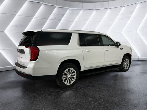 Used 2023 GMC Yukon XL SLT w/ SLT Premium Package AWD/4WD image 4