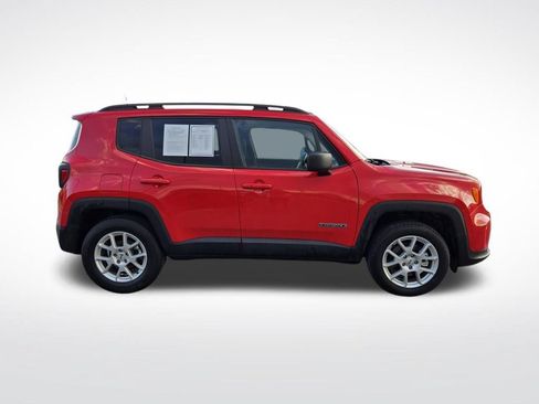 Used 2022 Jeep Renegade Latitude w/ Convenience Group AWD/4WD image 2