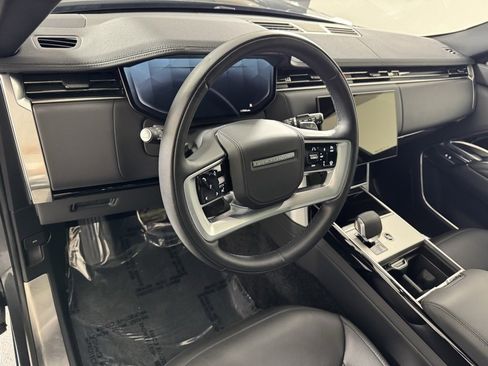 Used 2024 Land Rover Range Rover Long Wheelbase SE image 13