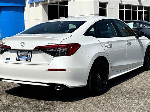 Used 2023 Honda Civic Sport image 2