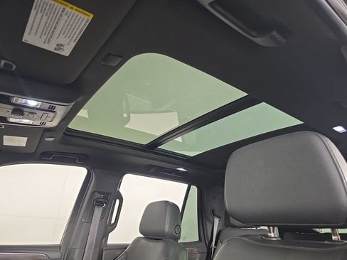 Used 2021 Chevrolet Tahoe Z71 AWD/4WD image 28