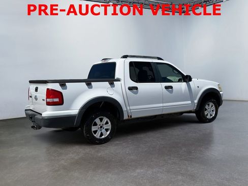 Used 2007 Ford Explorer Sport Trac XLT AWD/4WD image 3