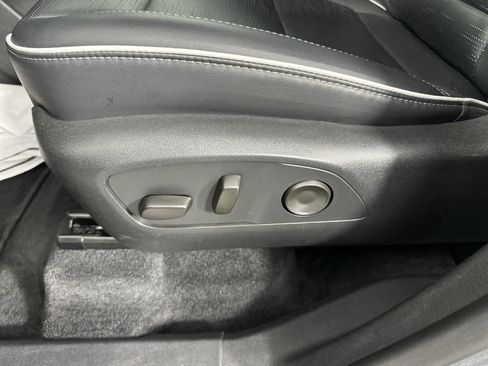 Used 2025 Buick Enclave Sport Touring image 12