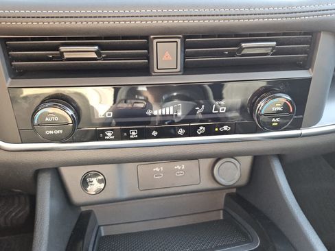 Used 2024 Nissan Rogue SV image 10