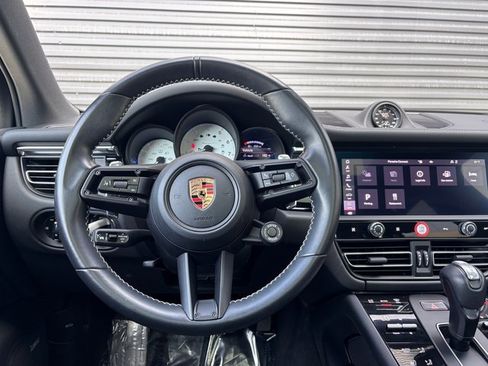 Certified 2024 Porsche Macan image 14