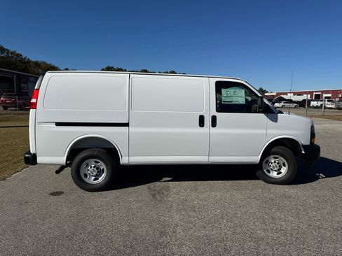 New 2025 Chevrolet Express 2500 image 8