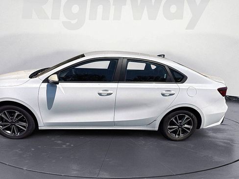 Used 2023 Kia Forte LXS FWD image 2