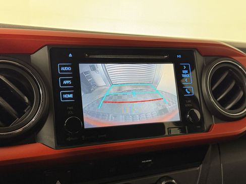 Used 2018 Toyota Tacoma TRD Off-Road AWD/4WD image 20