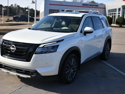 Used 2024 Nissan Pathfinder SL w/ SL Premium Package