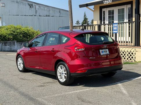 Used 2017 Ford Focus SE w/ Cold Weather Package FWD image 3
