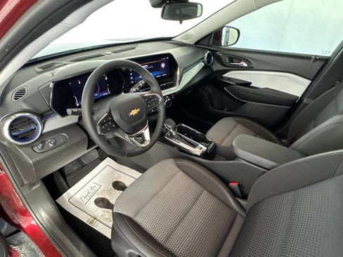 Certified 2024 Chevrolet Trax LT w/ Driver Confidence Package FWD image 18