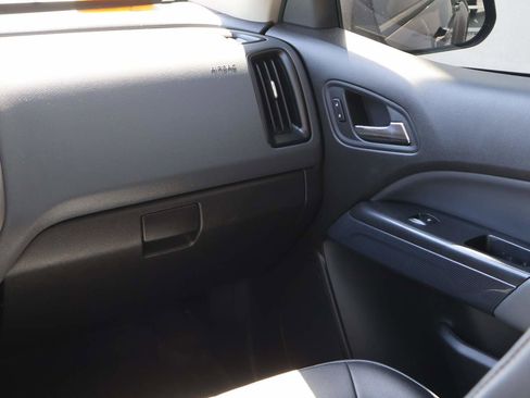 Used 2016 Chevrolet Colorado Z71 RWD image 16