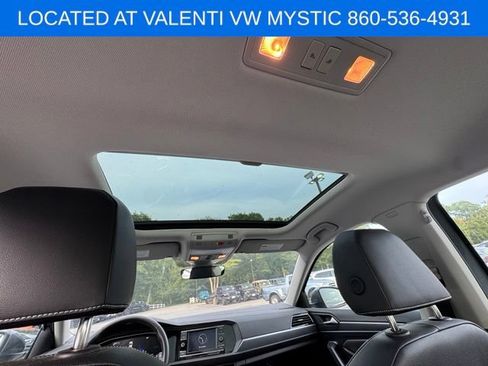 Certified 2024 Volkswagen Jetta SE w/ Panoramic Sunroof Package FWD image 11