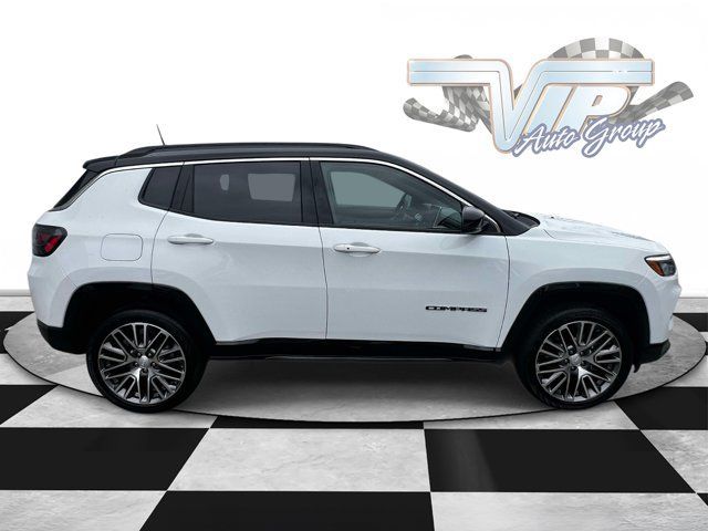 Used 2023 Jeep Compass Limited w/ Elite Group AWD/4WD image 3