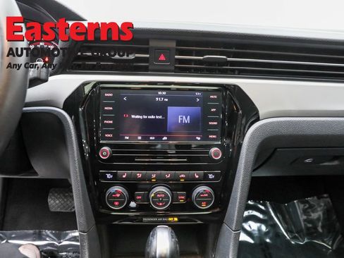 Used 2022 Volkswagen Passat 2.0T SE image 19