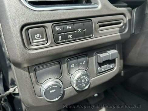 Used 2023 GMC Yukon XL SLT w/ SLT Premium Package RWD image 10