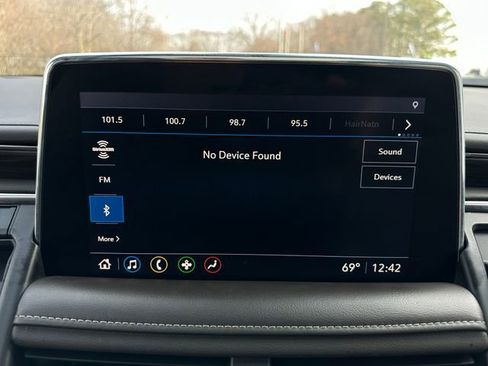 Used 2021 Chevrolet Suburban LT w/ LT Signature Package image 26