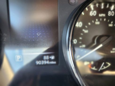 Used 2018 Nissan Rogue Sport SL w/ SL Premium Package image 34