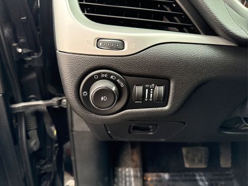 Used 2018 Jeep Cherokee Trailhawk image 24