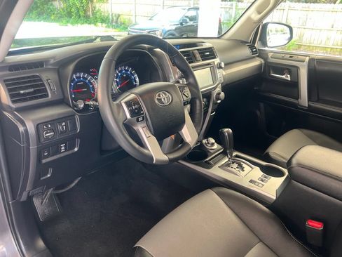 Used 2018 Toyota 4Runner SR5 Premium AWD/4WD image 6