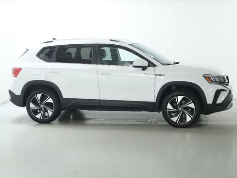 Used 2024 Volkswagen Taos SE AWD/4WD image 11