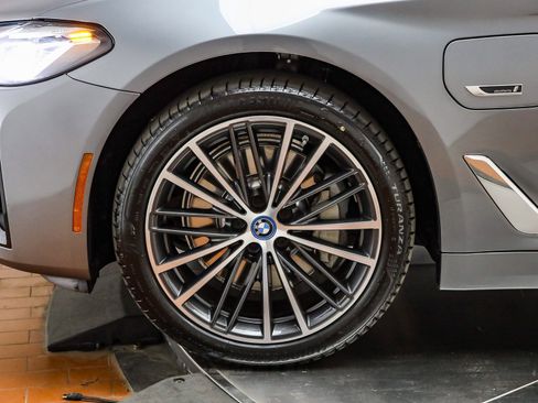 Certified 2023 BMW 530e w/ Premium Package image 12