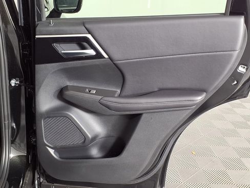 New 2025 Mitsubishi Outlander SE image 10