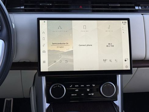 Used 2023 Land Rover Range Rover SE image 16