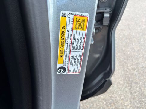 Used 2025 Chevrolet Equinox LT AWD/4WD image 28