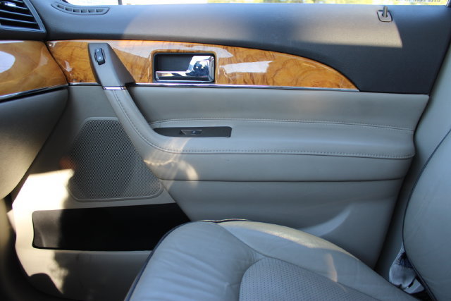 Used 2014 Lincoln MKX AWD w/ Equipment Group 102A image 18