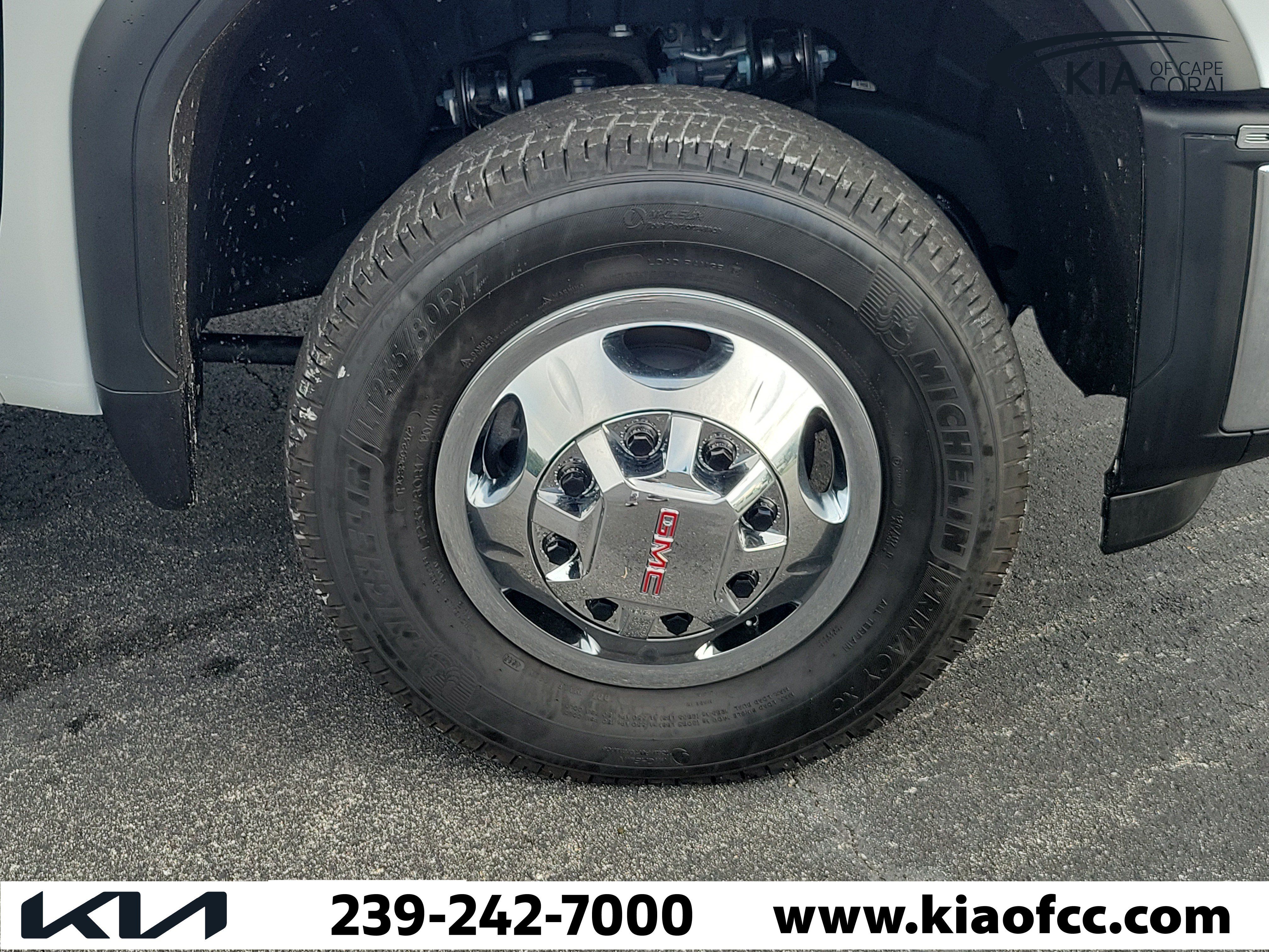 Used 2026 GMC Sierra 3500 SLT w/ SLT Convenience Package AWD/4WD image 7