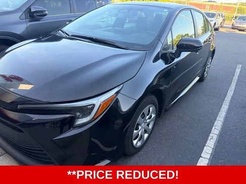 Used 2024 Toyota Corolla LE FWD image 2