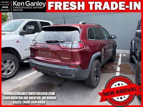 Used 2019 Jeep Cherokee Trailhawk w/ Cold Weather Group AWD/4WD image 10