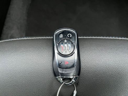 Used 2025 Buick Envista Sport Touring image 22