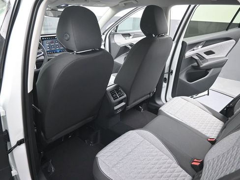 Used 2025 Volkswagen Tiguan S image 42