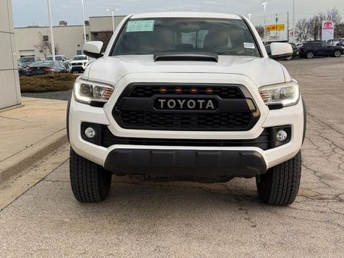 Used 2017 Toyota Tacoma TRD Off-Road w/ Tow Package (A/T) image 8