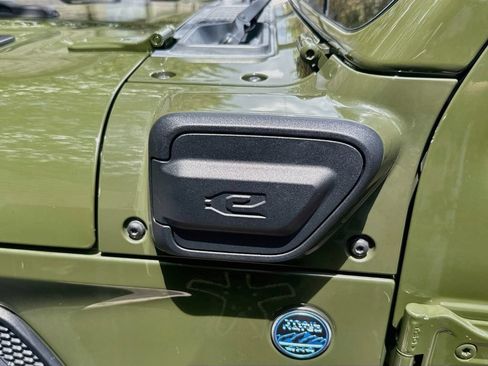 Used 2023 Jeep Wrangler Unlimited Rubicon 4xe AWD/4WD image 9