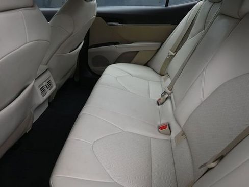 Used 2022 Toyota Camry XLE FWD image 19